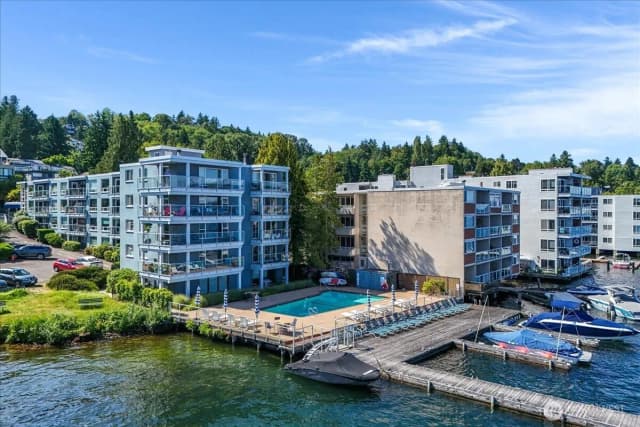 Property photo for 720 Lakeside Avenue S #406, Seattle photo 2