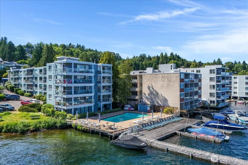 Property photo for 720 Lakeside Avenue S #406, Seattle photo 2