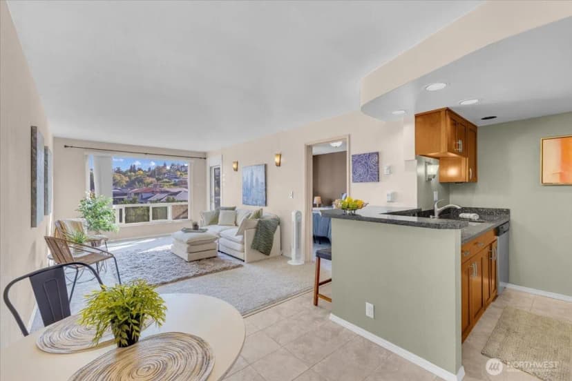 Property photo for 720 Lakeside Avenue S #406, Seattle photo 6