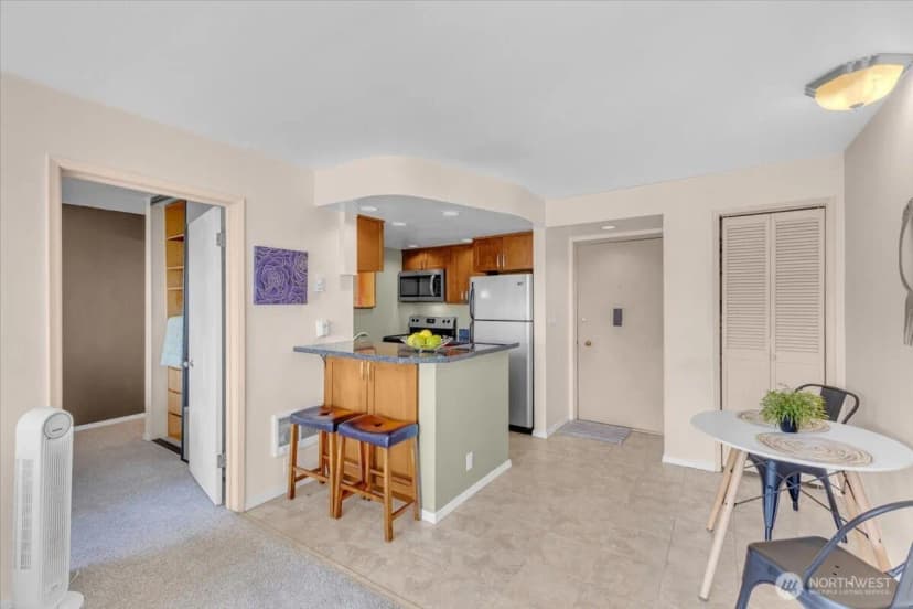 Property photo for 720 Lakeside Avenue S #406, Seattle photo 8