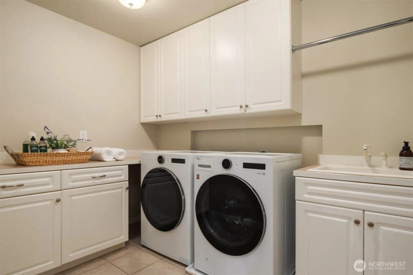 Property photo for 10475 Se 23rd Street, Bellevue photo 24
