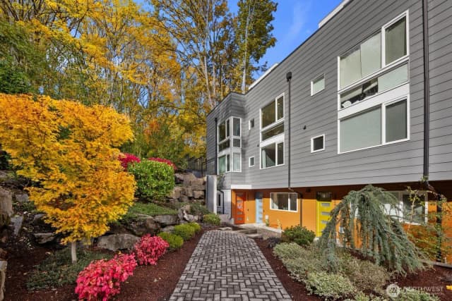 Property photo for 2802 S Alaska Place, Seattle photo 3