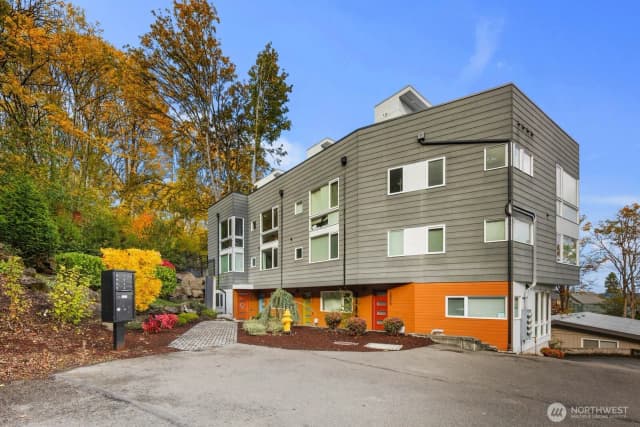Property photo for 2802 S Alaska Place, Seattle photo 2