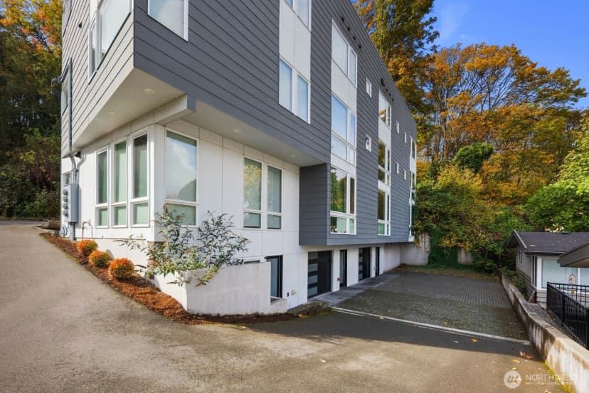 Property photo for 2802 S Alaska Place, Seattle photo 33
