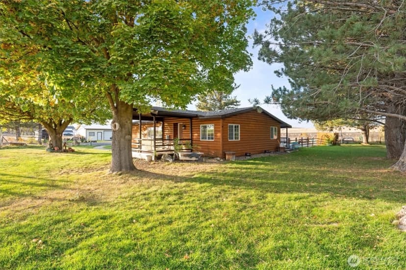 Property photo for 4372 Road 20 Ne, Soap Lake