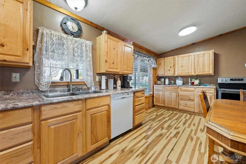 Property photo for 4372 Road 20 Ne, Soap Lake photo 12