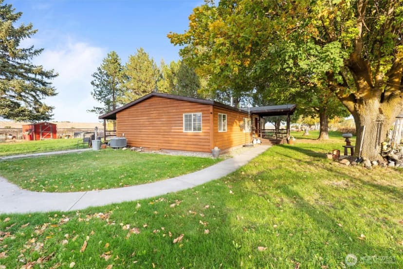 Property photo for 4372 Road 20 Ne, Soap Lake photo 4