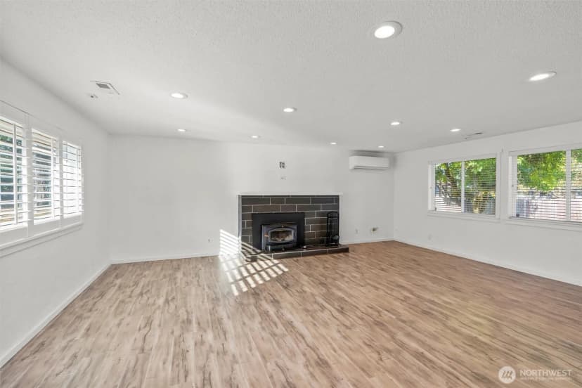 Property photo for 8127 Sherwood Forest Street Sw, Lakewood photo 11