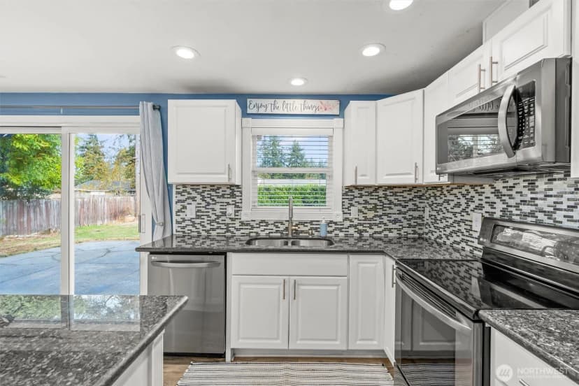 Property photo for 8127 Sherwood Forest Street Sw, Lakewood photo 6