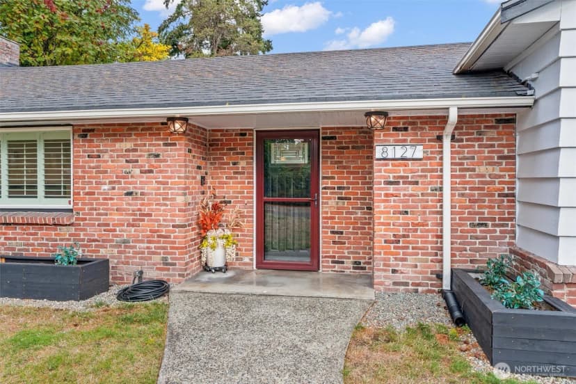 Property photo for 8127 Sherwood Forest Street Sw, Lakewood photo 2