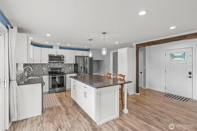 Property photo for 8127 Sherwood Forest Street Sw, Lakewood photo 5