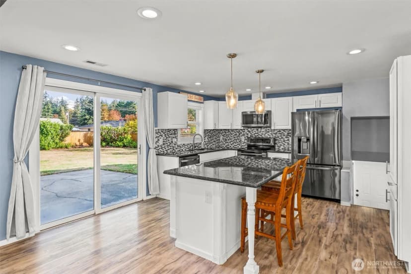 Property photo for 8127 Sherwood Forest Street Sw, Lakewood photo 4