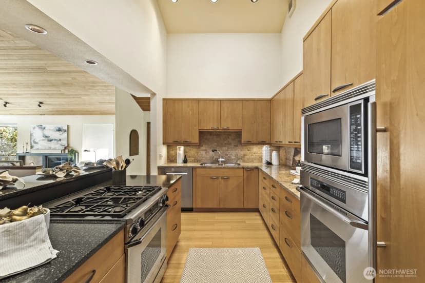 Property photo for 2860 W Lake Sammamish Parkway Ne, Redmond photo 6