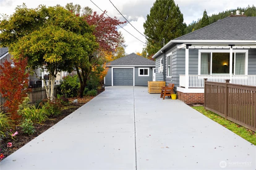 Property photo for 450 Ne Alder Street, Issaquah photo 3