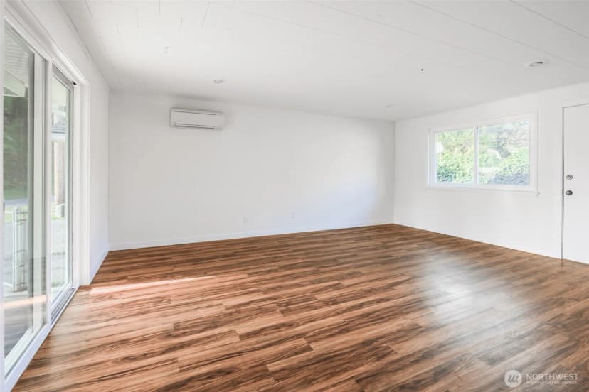 Property photo for 11835 Beacon Avenue S, Seattle photo 8
