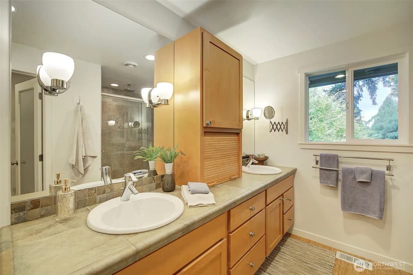 Property photo for 13815 116th Place Ne, Kirkland photo 14