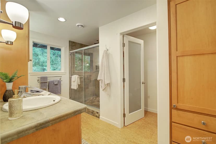 Property photo for 13815 116th Place Ne, Kirkland photo 13
