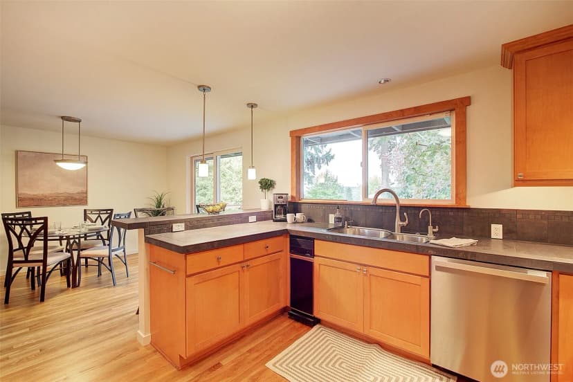 Property photo for 13815 116th Place Ne, Kirkland photo 8