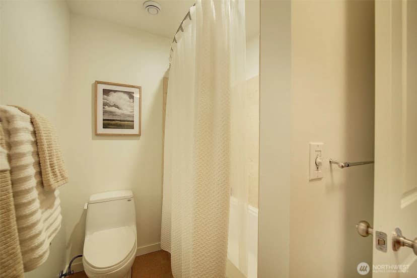 Property photo for 13815 116th Place Ne, Kirkland photo 22