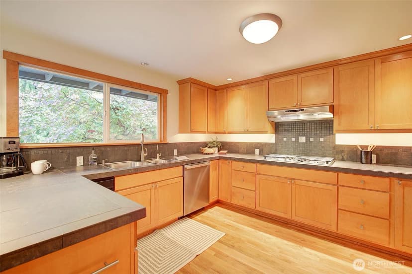 Property photo for 13815 116th Place Ne, Kirkland photo 7