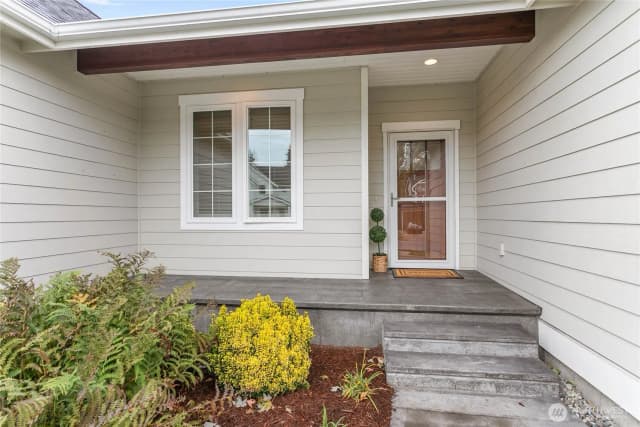 Property photo for 2029 Brome Street, Lynden photo 3