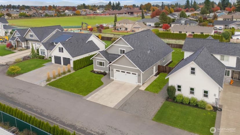 Property photo for 826 Rye Court, Lynden photo 2