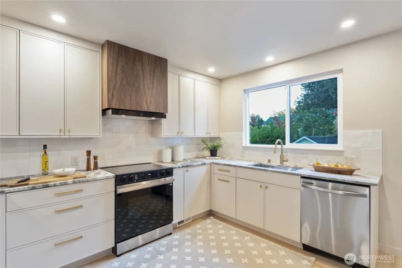 Property photo for 343 Ne 55th Street, Seattle photo 17