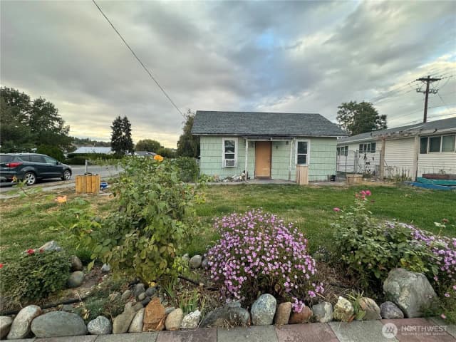 Property photo for 122 W 4th Avenue, Omak