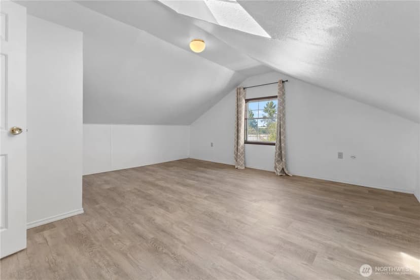 Property photo for 1676 Collins Road, Buckley photo 13