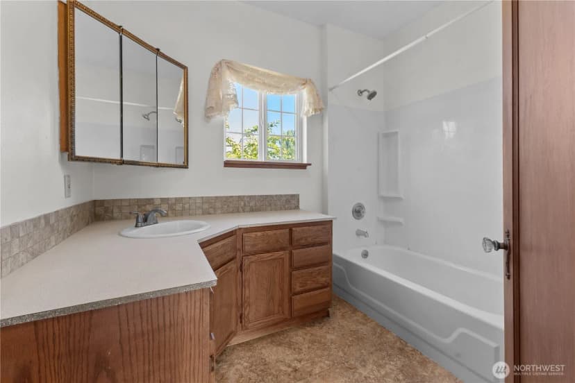 Property photo for 1676 Collins Road, Buckley photo 10