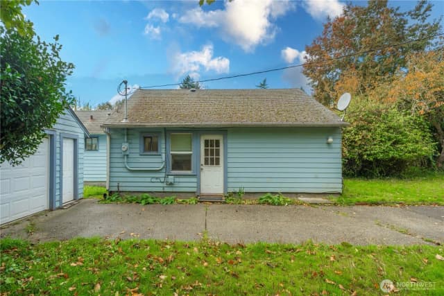 Property photo for 2129 Jackson Avenue Nw, Olympia photo 3