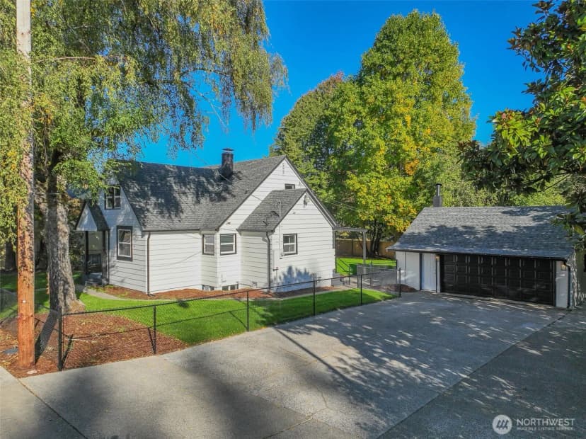 Property photo for 1114 2nd Avenue Sw, Tumwater photo 2