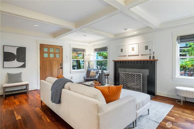 Property photo for 942 25th Avenue, Seattle photo 4