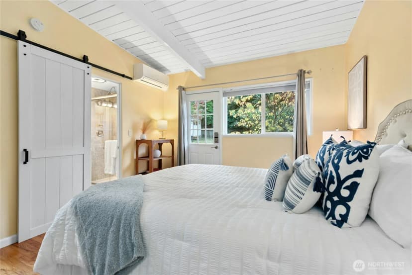 Property photo for 3001 Ne 105th Street, Seattle photo 10