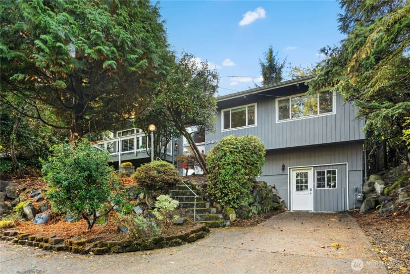 Property photo for 3001 Ne 105th Street, Seattle photo 2