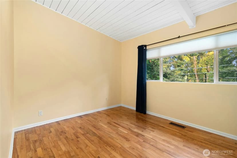 Property photo for 3001 Ne 105th Street, Seattle photo 16