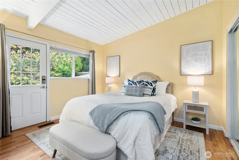 Property photo for 3001 Ne 105th Street, Seattle photo 9