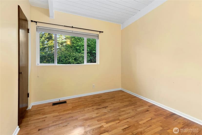 Property photo for 3001 Ne 105th Street, Seattle photo 13