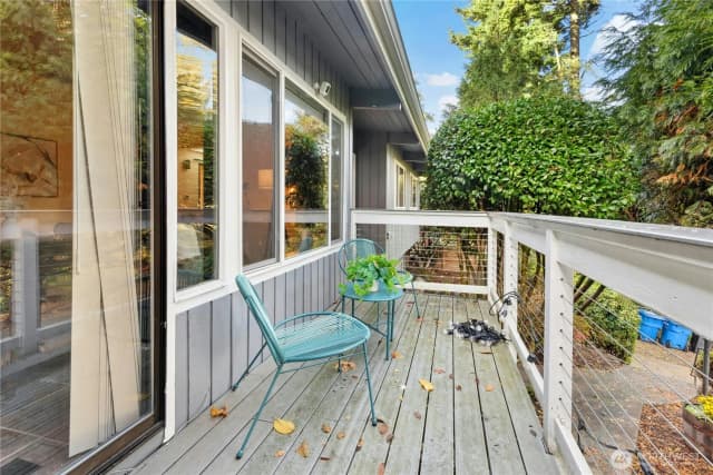 Property photo for 3001 Ne 105th Street, Seattle photo 4
