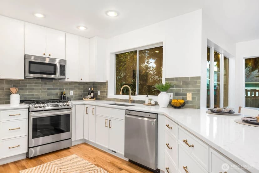 Property photo for 4922 Sw Hudson Street, Seattle photo 11