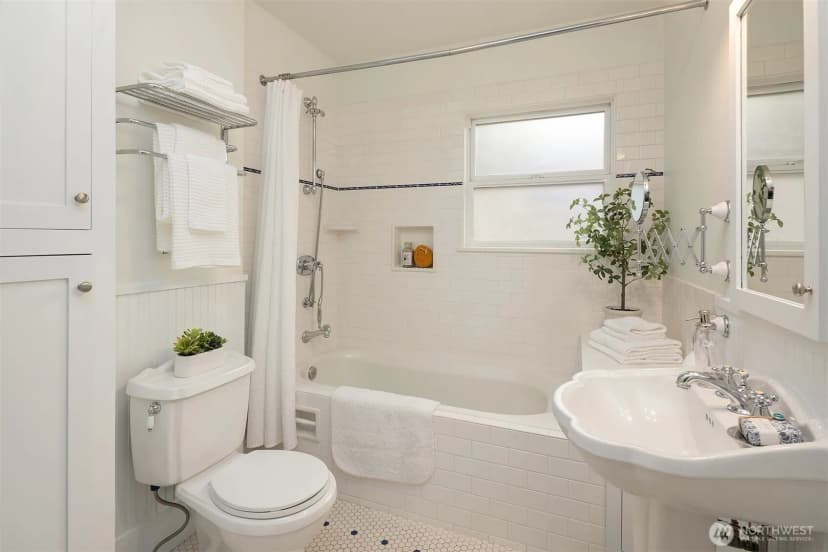Property photo for 6815 21st Avenue Ne, Seattle photo 25