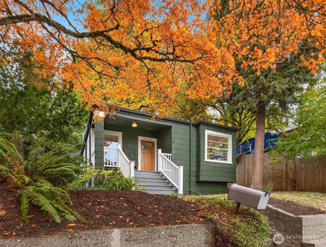 Property photo for 6815 21st Avenue Ne, Seattle photo 2