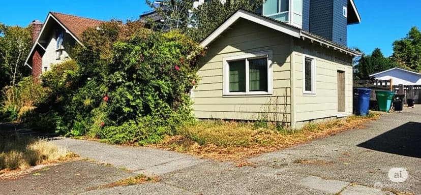 Property photo for 4302 Woodlawn Avenue N, Seattle photo 9