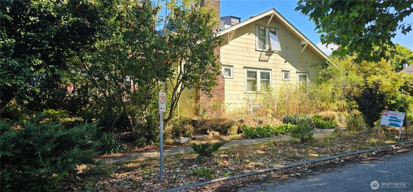 Property photo for 4302 Woodlawn Avenue N, Seattle