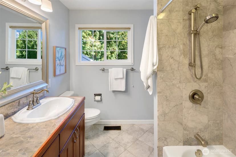 Property photo for 18704 58th Avenue Ne, Kenmore photo 17