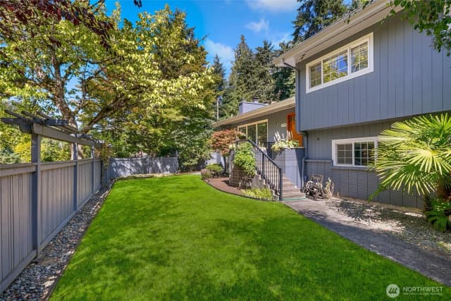 Property photo for 18704 58th Avenue Ne, Kenmore photo 2