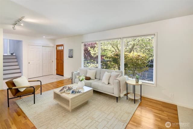 Property photo for 18704 58th Avenue Ne, Kenmore photo 4