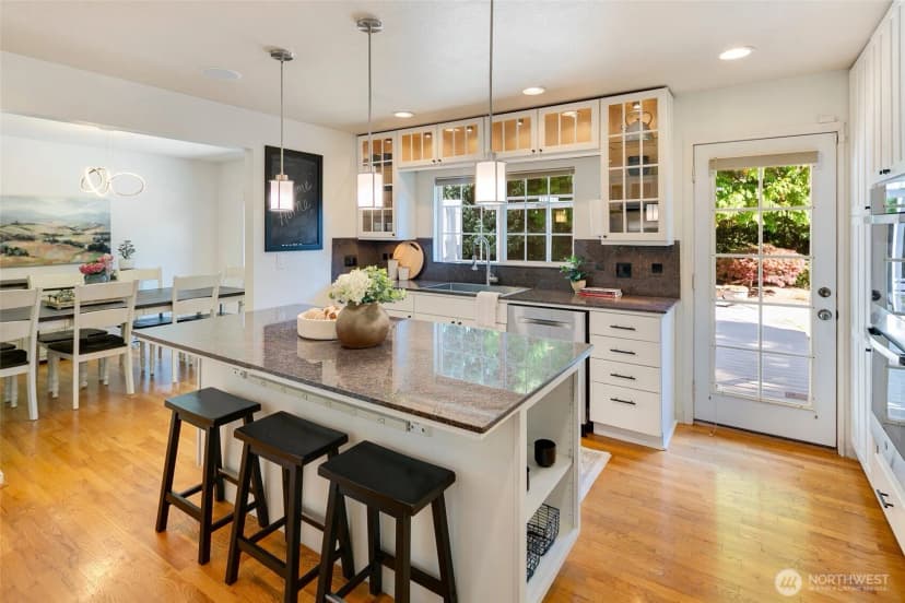 Property photo for 18704 58th Avenue Ne, Kenmore photo 8