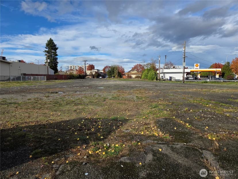 Property photo for 225 Auburn Way S, Auburn