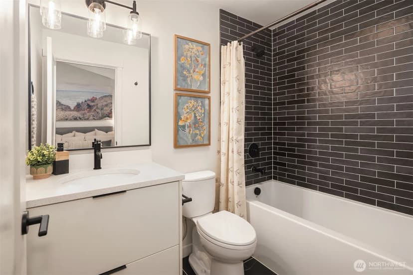 Property photo for 7044 15th Avenue Ne, Seattle photo 21